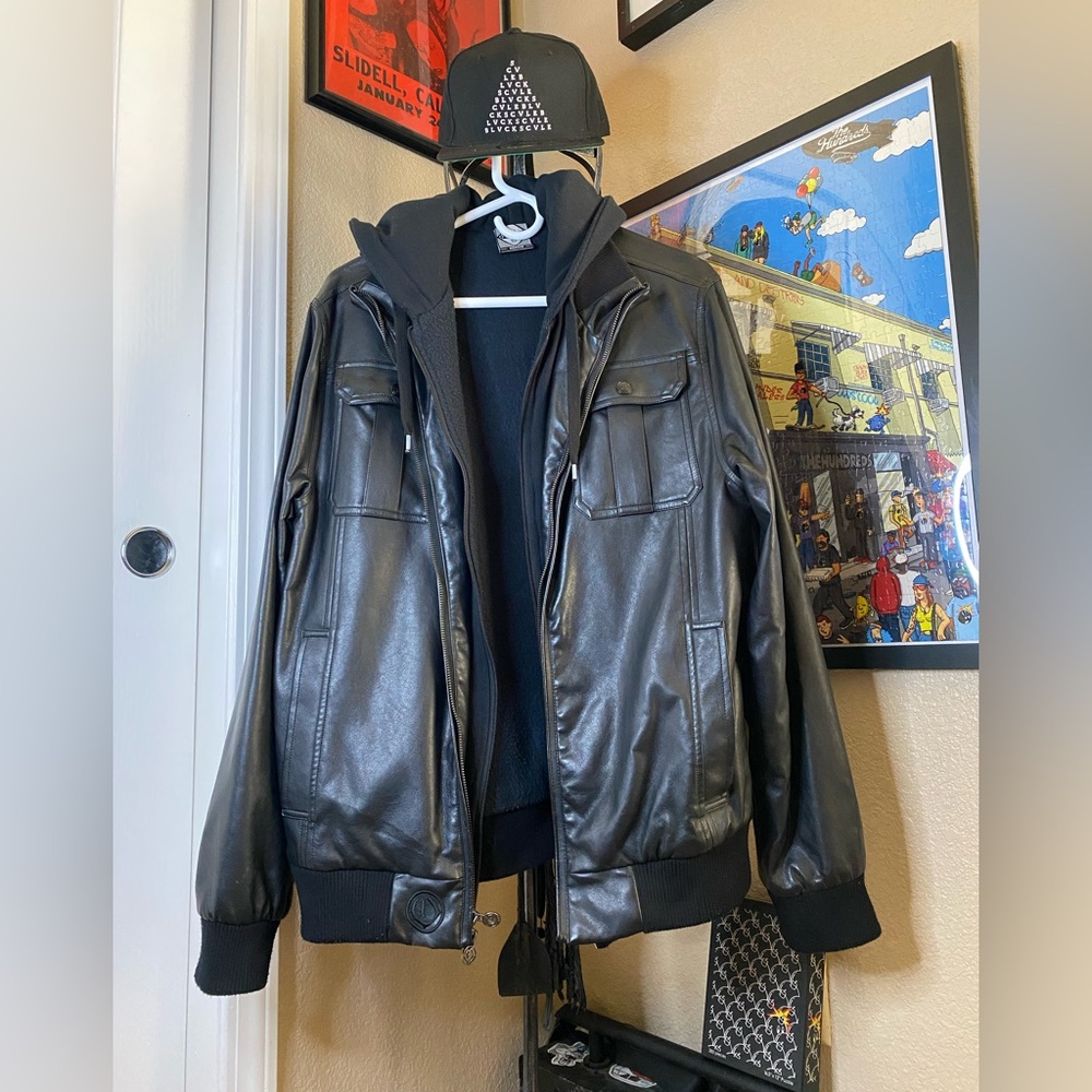 Very warm coat. Brand Oradd